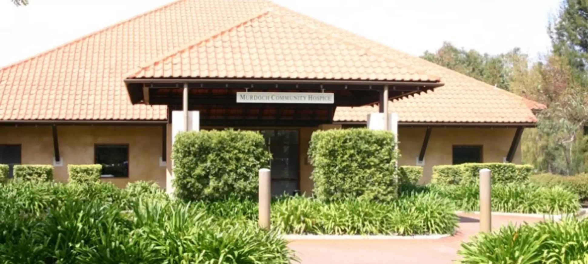 Photo of the entrance of St John of God Murdoch Community Hospice.